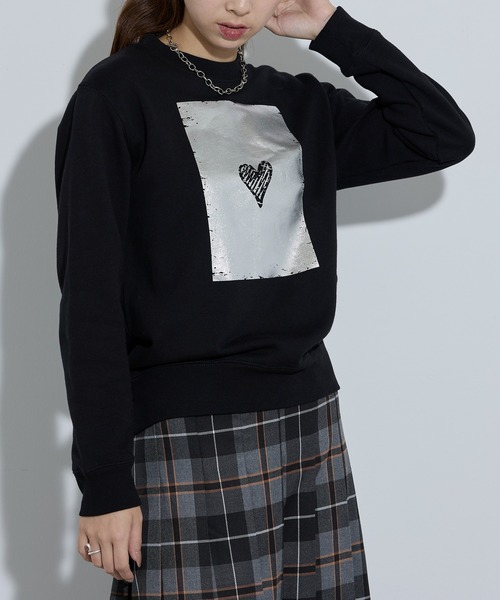 MAISON BREEZE reveur(メゾンブリーズレヴール)の「【MAISON BREEZE reveur】ハート箔プリント コンパクトミニスウェット 裏パイル(スウェット・レディース・ホワイト/レッド/ブラック・XS)」の4枚目の写真