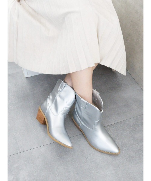 Fabby fabby(ファビィーファビィー)の「ポインテッドウエスタンショートブーツ(スニーカー・レディース・ブラウン/シルバー/ブラック・LARGE/MEDIUM/SMALL)」の3枚目の写真