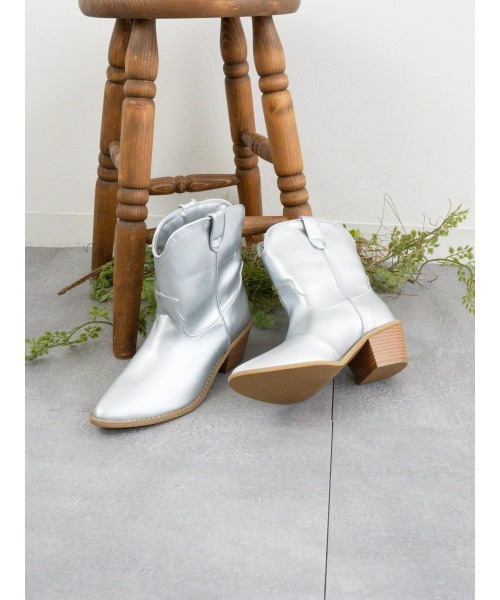 Fabby fabby(ファビィーファビィー)の「ポインテッドウエスタンショートブーツ(スニーカー・レディース・ブラウン/シルバー/ブラック・LARGE/MEDIUM/SMALL)」の4枚目の写真