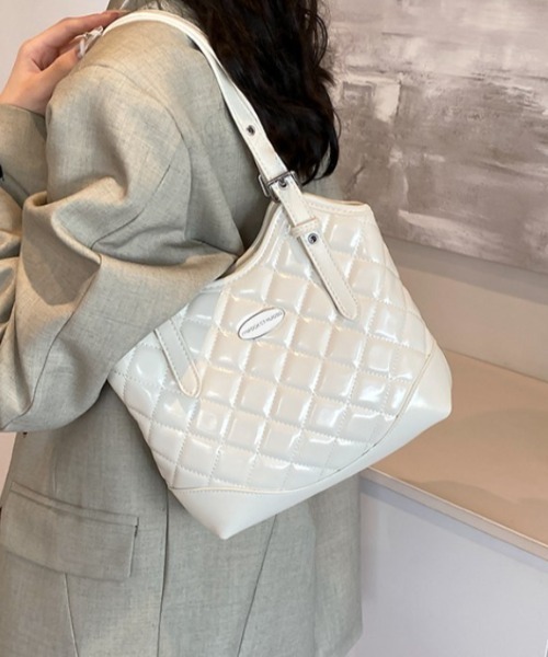 mebole(メボレ)の「キルティングハンドバッグ(ショルダーバッグ・レディース・ブラック/レッド/シルバー/ピンク/ホワイト・FREE)」の2枚目の写真