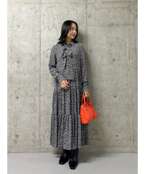 Mila Owen（ミラオーウェン）の「ボウタイティアードワンピース