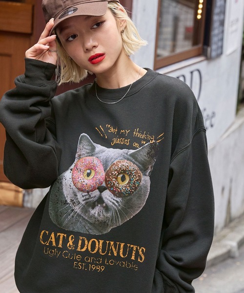 MONO-MART(モノマート)の「キャットグラフィックオーバーサイズスウェット/GALAXY&DOUNUTS(スウェット・レディース・グレー系/ブラック系/モカ/スミクロ/オートミール・L/M)」の3枚目の写真