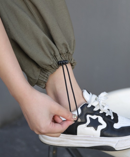 CLEA(クレア)の「ルーズカーゴパンツ(カーゴパンツ・レディース・カーキ/グレー・S/M/L)」の12枚目の写真