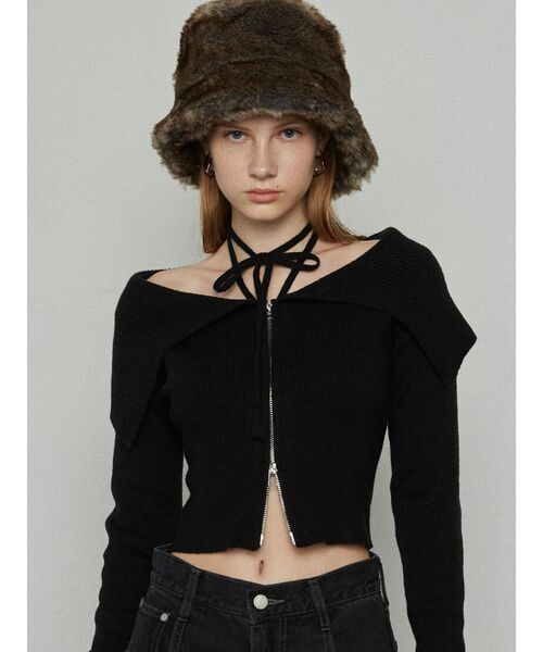 EMODA（エモダ）の「カラーオフショルダーストラップニット（ニット/セーター・レディース・レッド/グレー/アイボリー/ブラック・FREE）」の3枚目の写真