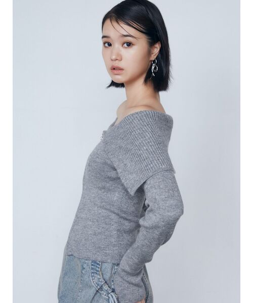 EMODA（エモダ）の「カラーオフショルダーストラップニット（ニット/セーター・レディース・レッド/グレー/アイボリー/ブラック・FREE）」の7枚目の写真