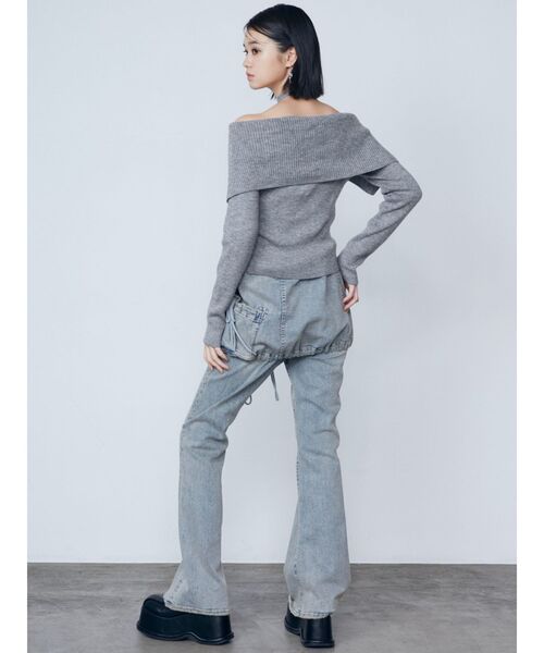 EMODA（エモダ）の「カラーオフショルダーストラップニット（ニット/セーター・レディース・レッド/グレー/アイボリー/ブラック・FREE）」の11枚目の写真