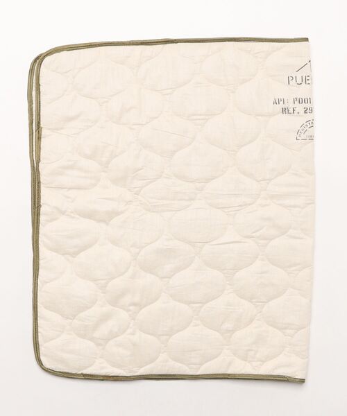 PUEBCO（プエブコ）の「VINTAGE PARACHUTE LINE QUILTED BLANKET（ブランケット・メンズ・ホワイト×グリーン/ホワイト×ホワイト・ONE SIZE）」の7枚目の写真