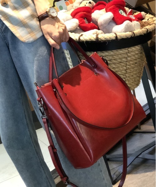 NiiNa(ニーナ)の「【NiiNa】【高品質牛革】2wayソフトレザーワンハンドルバッグ(ハンドバッグ・レディース・ホワイト/ブラック/ダークブラウン/ブラウン/グリーン/ブルー/レッド・FREE)」の7枚目の写真