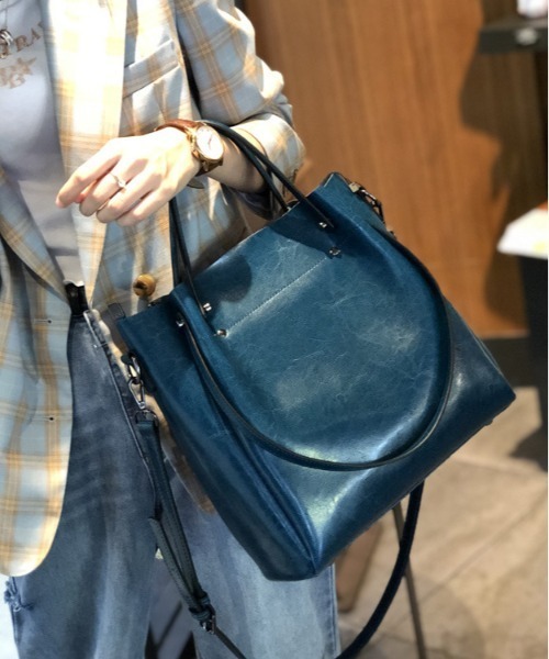 NiiNa(ニーナ)の「【NiiNa】【高品質牛革】2wayソフトレザーワンハンドルバッグ(ハンドバッグ・レディース・ホワイト/ブラック/ダークブラウン/ブラウン/グリーン/ブルー/レッド・FREE)」の6枚目の写真