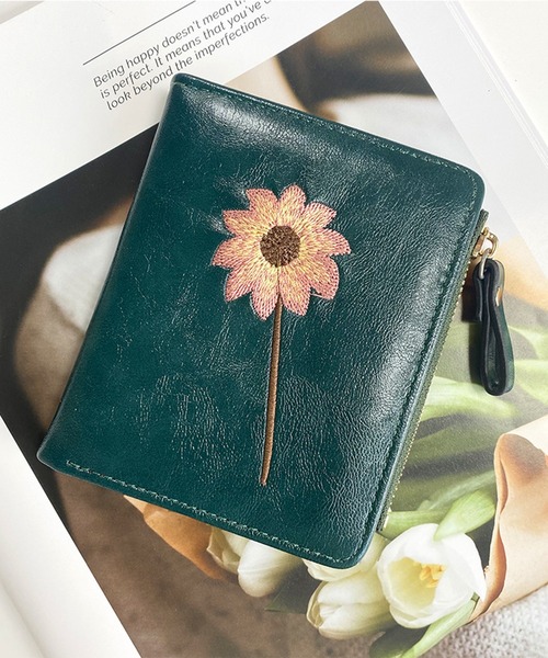 【即購入不可❌】美品✨PEZ刺繍 二つ折り財布 ブラック 楽天市場】フェイクレザー くま 刺繍 二つ折り財布 /レディース