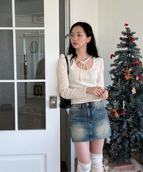 by muni:r（バイ ムニール）の「ドットロングスリーブUネックTシャツ（Tシャツ/カットソー・レディース・ブラック/クリーム・FREE）」の6枚目の写真