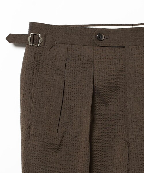 BEAMS F（ビームスエフ）の「【別注】EMINENTO by H .Osaku / ミックスファブリック シアサッカー 2プリーツ サイドアジャスター ワイドスラックス（スラックス・メンズ・ブラウン・44/46/48/50/52/42）」の4枚目の写真