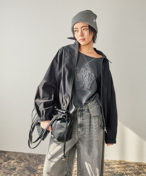 BAYFLOW（ベイフロー）の「[軽量!!シワになりにくい]Ｗジップギャザーブルゾン（ブルゾン・レディース・アイボリー/ブラック・SMALL/MEDIUM）」の5枚目の写真