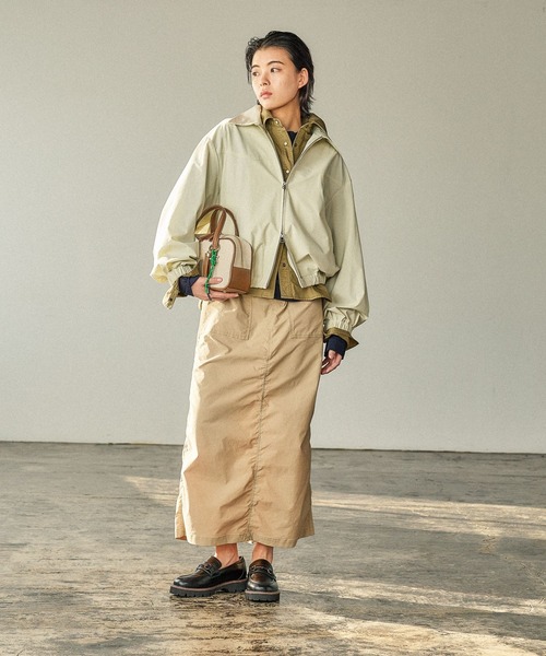 BAYFLOW（ベイフロー）の「[軽量!!シワになりにくい]Ｗジップギャザーブルゾン（ブルゾン・レディース・アイボリー/ブラック・SMALL/MEDIUM）」の9枚目の写真