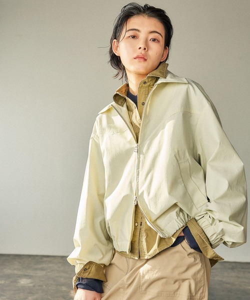 BAYFLOW（ベイフロー）の「[軽量!!シワになりにくい]Ｗジップギャザーブルゾン（ブルゾン・レディース・アイボリー/ブラック・SMALL/MEDIUM）」の10枚目の写真