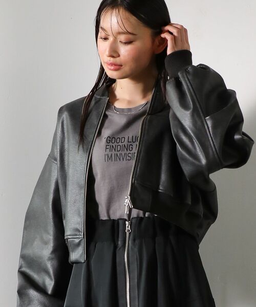 ELENCARE DUE（エレンカーレデュエ）の「・ELENCARE DUE 合皮MA-1ブルゾン（ブルゾン・レディース・アイボリー/ブラック/ブラウン・FREE）」の4枚目の写真