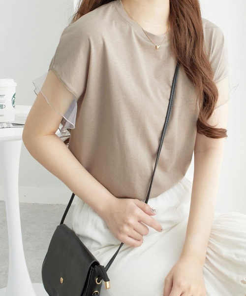 alotta(アロッタ)の「チュールの抜け感が可愛いく涼しい! 袖チュールデザイン綿混Tシャツ【6サイズ展開】(Tシャツ/カットソー・レディース・ライトグリーン/ブラック/ダークラベンダー/グレイッシュベージュ/ネイビー/ホワイト・LL/L/M/3L/4L/5L)」の3枚目の写真