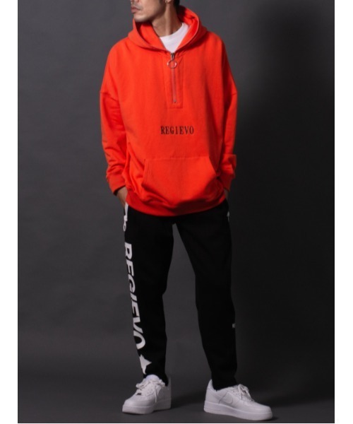 REGIEVO（レジエボ）の「【REGIEVO】サイドロゴプリント / スタイリッシュ ジョガーパンツ（スウェットパンツ・メンズ・オフホワイト/ブラック・X-LARGE/LARGE/MEDIUM）」の8枚目の写真