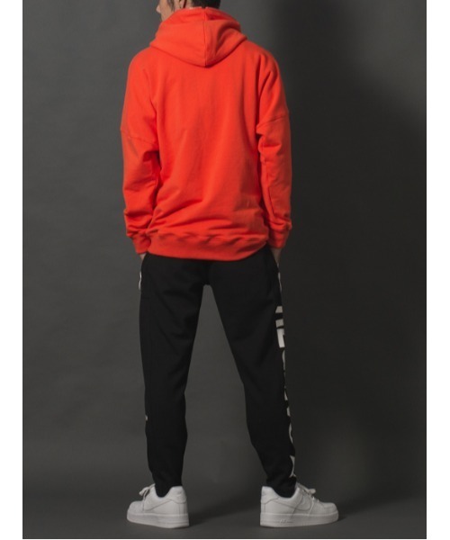 REGIEVO（レジエボ）の「【REGIEVO】サイドロゴプリント / スタイリッシュ ジョガーパンツ（スウェットパンツ・メンズ・オフホワイト/ブラック・X-LARGE/LARGE/MEDIUM）」の12枚目の写真