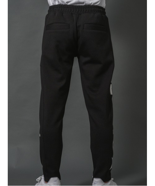 REGIEVO（レジエボ）の「【REGIEVO】サイドロゴプリント / スタイリッシュ ジョガーパンツ（スウェットパンツ・メンズ・オフホワイト/ブラック・X-LARGE/LARGE/MEDIUM）」の16枚目の写真