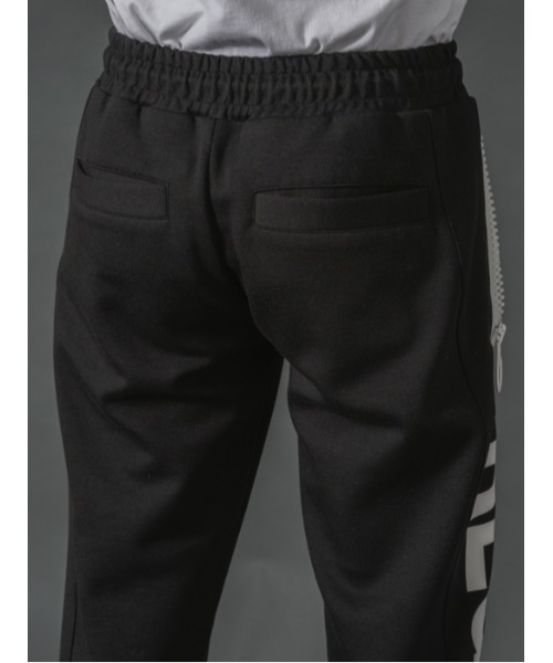 REGIEVO（レジエボ）の「【REGIEVO】サイドロゴプリント / スタイリッシュ ジョガーパンツ（スウェットパンツ・メンズ・オフホワイト/ブラック・X-LARGE/LARGE/MEDIUM）」の17枚目の写真