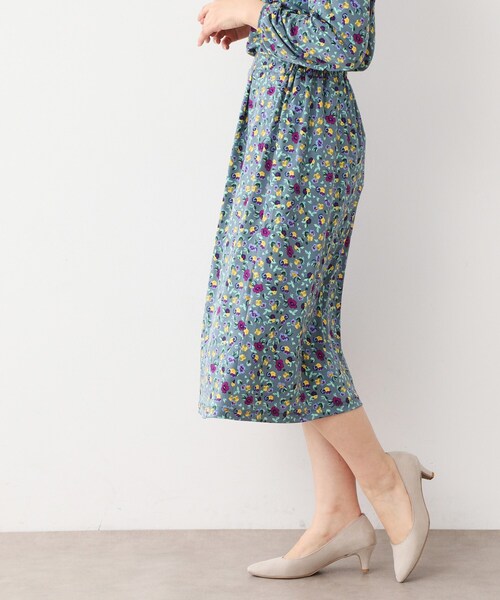 LAURA ASHLEY(ローラアシュレイ)の「【ジャージ素材/洗える/同柄アイテムあり】ポリアンサス柄スカート(スカート・レディース・グレー系5/ネイビー系・38/40)」の16枚目の写真