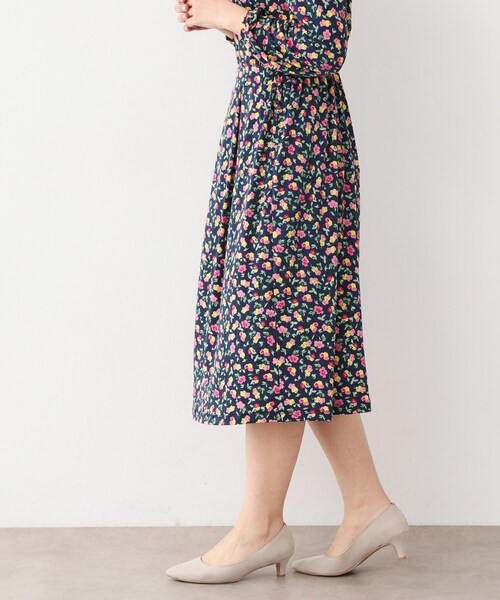 LAURA ASHLEY(ローラアシュレイ)の「【ジャージ素材/洗える/同柄アイテムあり】ポリアンサス柄スカート(スカート・レディース・グレー系5/ネイビー系・38/40)」の10枚目の写真
