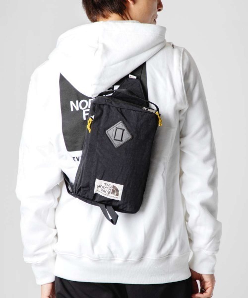 ノースフェイス　バークレーフィールドバッグ　新品タグ付き　ブラック×ゴールド ザ ノースフェイス THE NORTH FACE バークレイ ランバー