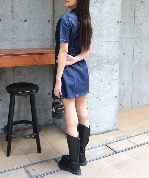 ALLuRing ChaRm(アリュリングチャーム)の「Stitch Denim Mini Dress / ステッチデニムミニワンピース(ワンピース・レディース・ブルー/ブラック・FREE)」の5枚目の写真