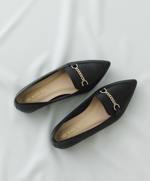 RODE SKO（ロデスコ）の「『MADE IN JAPAN』プチチェーンフラットシューズ（ローファー・レディース・ライトグレー/ホワイト/ブラック・36/37/38）」の2枚目の写真