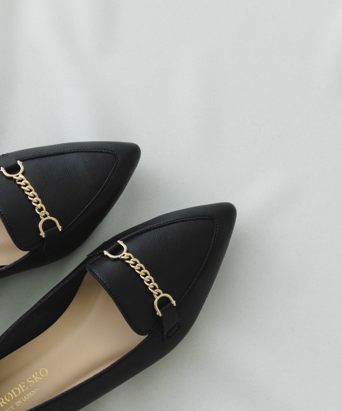 RODE SKO（ロデスコ）の「『MADE IN JAPAN』プチチェーンフラットシューズ（ローファー・レディース・ライトグレー/ホワイト/ブラック・36/37/38）」の4枚目の写真