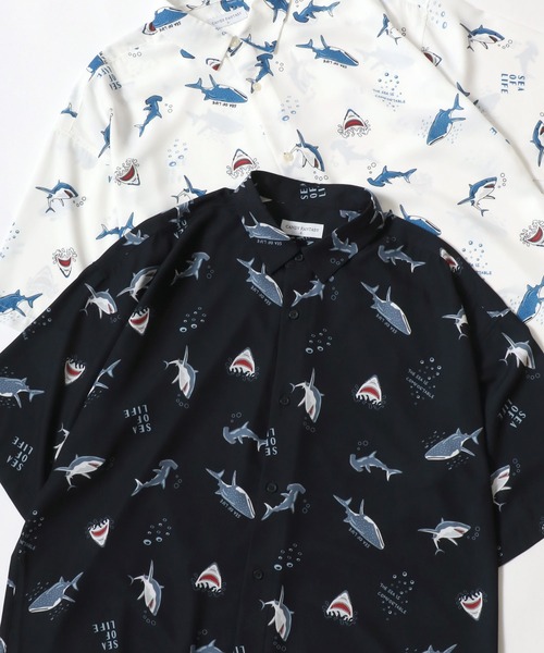 Lazar(ラザル)の「Animal Allover Shirts/接触冷感 イージーケア オーバーサイズ アニマル 総柄 イヌ ネコ サメ ペンギン レギュラーカラー 半袖シャツ/レディース メンズ(シャツ/ブラウス・レディース・ベージュ/ホワイト/ホワイト系その他/グリーン/ホワイト系その他3/ブラック/ブラック系その他2/ブラック系その他/ホワイト系その他2/ブルー/グレイッシュブルー/ブラック系その他3/グレー/ネイビー/ベージュ系その他/アイボリー/サックスブルー/ミント/ホワイト系その他4/ホワイト系その他5/ブルー系その他/ブラック系その他5/ホワイト系その他6/ブラック系その他7/ブラック系その他4/ブルー系その他2/ブラック系/ブラック系その他6/ネイビー系・M/L)」の11枚目の写真