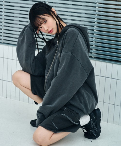 ACOVER(オコボ)の「A'GEM/9 × .kom 『ACOVER/オコボ』 Ribbon Club Pigment Hood Zip-Up/リボンクラブピグメントフードジップアップ(パーカー・レディース・チャコールグレー・FREE)」の3枚目の写真