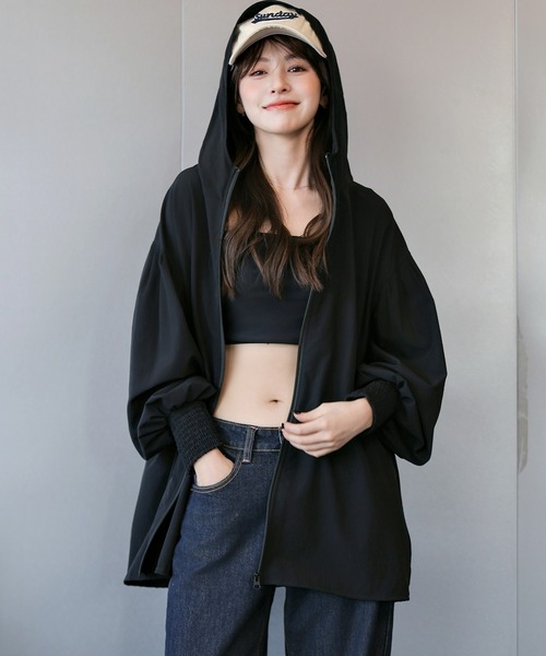 TeddyShop（テディショップ）の「【UVカット率 99%以上/接触冷感/大きいサイズ有】レディース水着 ぽわん袖が可愛い。長袖フード付きハイネックフレアラッシュパーカー 水陸両用 水着体型カバー（ラッシュガード・レディース・チャコールグレー/ホワイト/ブラック/カーキ・LL/L/S/M）」の15枚目の写真