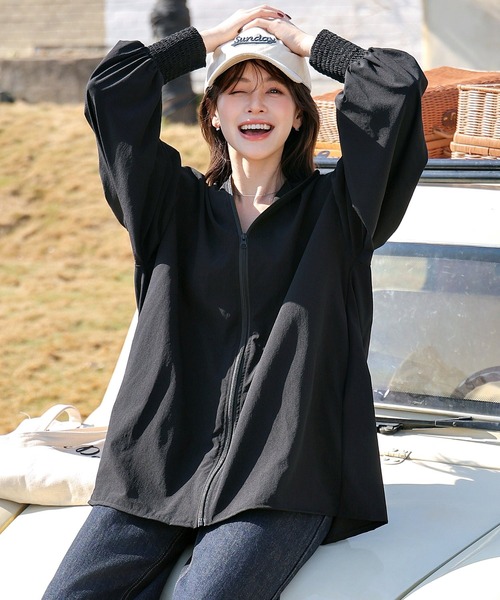 TeddyShop（テディショップ）の「【UVカット率 99%以上/接触冷感/大きいサイズ有】レディース水着 ぽわん袖が可愛い。長袖フード付きハイネックフレアラッシュパーカー 水陸両用 水着体型カバー（ラッシュガード・レディース・チャコールグレー/ホワイト/ブラック/カーキ・LL/L/S/M）」の16枚目の写真