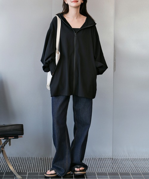 TeddyShop（テディショップ）の「【UVカット率 99%以上/接触冷感/大きいサイズ有】レディース水着 ぽわん袖が可愛い。長袖フード付きハイネックフレアラッシュパーカー 水陸両用 水着体型カバー（ラッシュガード・レディース・チャコールグレー/ホワイト/ブラック/カーキ・LL/L/S/M）」の20枚目の写真