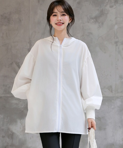 TeddyShop（テディショップ）の「【UVカット率 99%以上/接触冷感/大きいサイズ有】レディース水着 ぽわん袖が可愛い。長袖フード付きハイネックフレアラッシュパーカー 水陸両用 水着体型カバー（ラッシュガード・レディース・チャコールグレー/ホワイト/ブラック/カーキ・LL/L/S/M）」の5枚目の写真