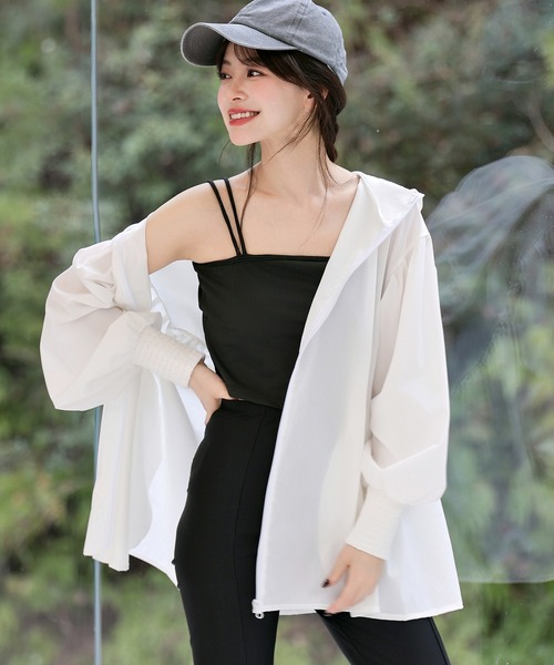 TeddyShop（テディショップ）の「【UVカット率 99%以上/接触冷感/大きいサイズ有】レディース水着 ぽわん袖が可愛い。長袖フード付きハイネックフレアラッシュパーカー 水陸両用 水着体型カバー（ラッシュガード・レディース・チャコールグレー/ホワイト/ブラック/カーキ・LL/L/S/M）」の7枚目の写真