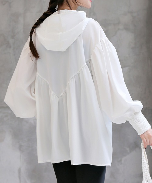 TeddyShop（テディショップ）の「【UVカット率 99%以上/接触冷感/大きいサイズ有】レディース水着 ぽわん袖が可愛い。長袖フード付きハイネックフレアラッシュパーカー 水陸両用 水着体型カバー（ラッシュガード・レディース・チャコールグレー/ホワイト/ブラック/カーキ・LL/L/S/M）」の11枚目の写真