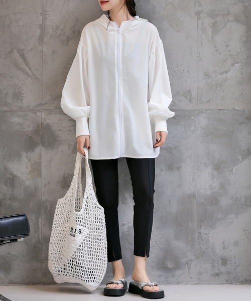 TeddyShop（テディショップ）の「【UVカット率 99%以上/接触冷感/大きいサイズ有】レディース水着 ぽわん袖が可愛い。長袖フード付きハイネックフレアラッシュパーカー 水陸両用 水着体型カバー（ラッシュガード・レディース・チャコールグレー/ホワイト/ブラック/カーキ・LL/L/S/M）」の13枚目の写真