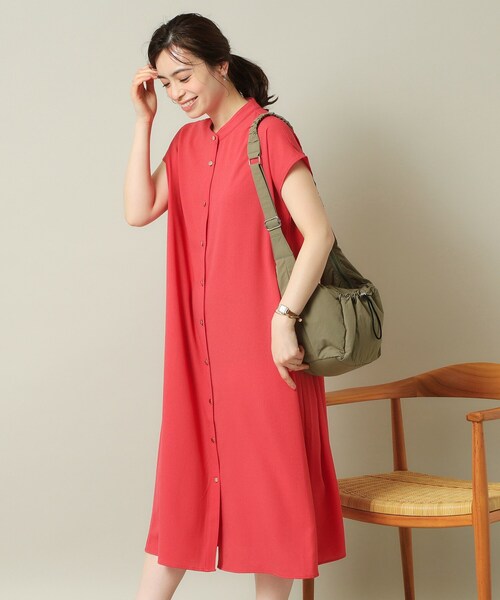 ITS'DEMO（イッツデモ）の「【UVケア／吸水速乾／洗濯機OK／冷感】麻調合繊前開きワンピース＜ラク服シリーズ＞（ワンピース・レディース・レッド系/ピンク系その他/ブルー/ネイビー・00）」の4枚目の写真