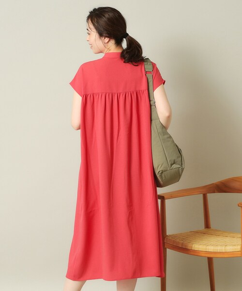 ITS'DEMO（イッツデモ）の「【UVケア／吸水速乾／洗濯機OK／冷感】麻調合繊前開きワンピース＜ラク服シリーズ＞（ワンピース・レディース・レッド系/ピンク系その他/ブルー/ネイビー・00）」の8枚目の写真