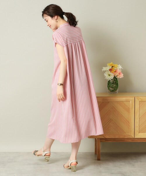 ITS'DEMO（イッツデモ）の「【UVケア／吸水速乾／洗濯機OK／冷感】麻調合繊前開きワンピース＜ラク服シリーズ＞（ワンピース・レディース・レッド系/ピンク系その他/ブルー/ネイビー・00）」の21枚目の写真