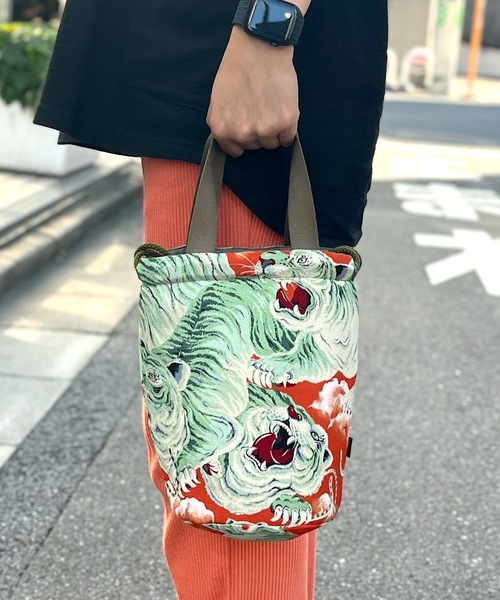 HOUSTON（ヒューストン）の「HOUSTON / R/V 百虎EFFECT BAG / 6882（ショルダーバッグ・レディース・ネイビー/ブラック/パープル/オレンジ/イエロー/グレー/グリーン・ONESIZE）」の7枚目の写真