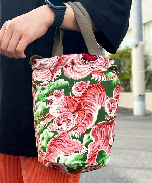 HOUSTON（ヒューストン）の「HOUSTON / R/V 百虎EFFECT BAG / 6882（ショルダーバッグ・レディース・ネイビー/ブラック/パープル/オレンジ/イエロー/グレー/グリーン・ONESIZE）」の4枚目の写真