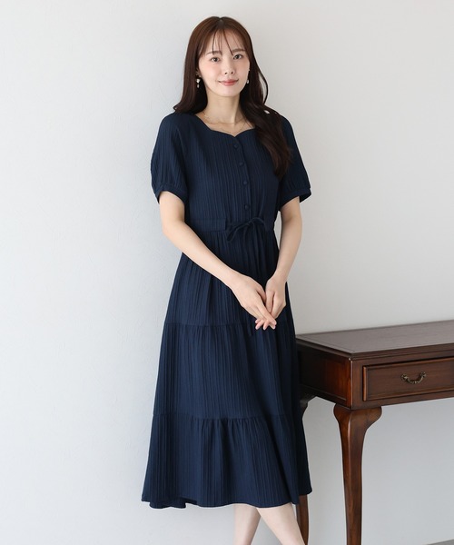 BLUEEAST(ブルーイースト)の「ハートネックティアード半袖ワンピース(ワンピース・レディース・ブラック/ベージュ/ネイビー/サックスブルー・SHORT/LONG)」の3枚目の写真