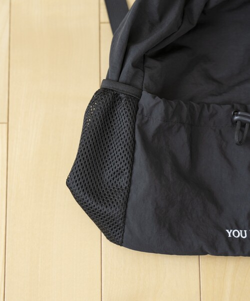 FREAK'S STORE(フリークスストア)の「限定展開 YOU YOUR/ユーユアー ワンポイントロゴ ナップサック(バックパック/リュック・メンズ・ブラック/オフホワイト・ONE SIZE)」の10枚目の写真