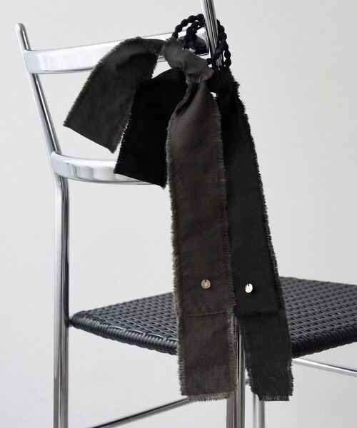 LANVIN en Bleu（ランバンオンブルー）の「フリンジロングリボンヘアゴム（ヘアゴム・レディース・ブラック/チャコールグレー・FREE）」の5枚目の写真