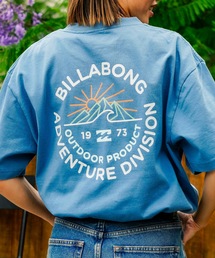 BILLABONG（ビラボン）の「BILLABONG メンズ 【A DIV.】 ROCKIES Tシャツ 【2025年夏モデル】 ビラボンバックプリント半袖Tシャツ（Tシャツ/カットソー）」