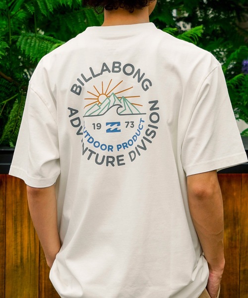 BILLABONG（ビラボン）の「BILLABONG メンズ 【A/DIV.】 ROCKIES Tシャツ 【2025年夏モデル】/ビラボンバックプリント半袖Tシャツ（Tシャツ/カットソー・メンズ・ホワイト/ブラック/ブルー系その他・LARGE/MEDIUM/X-LARGE）」の2枚目の写真